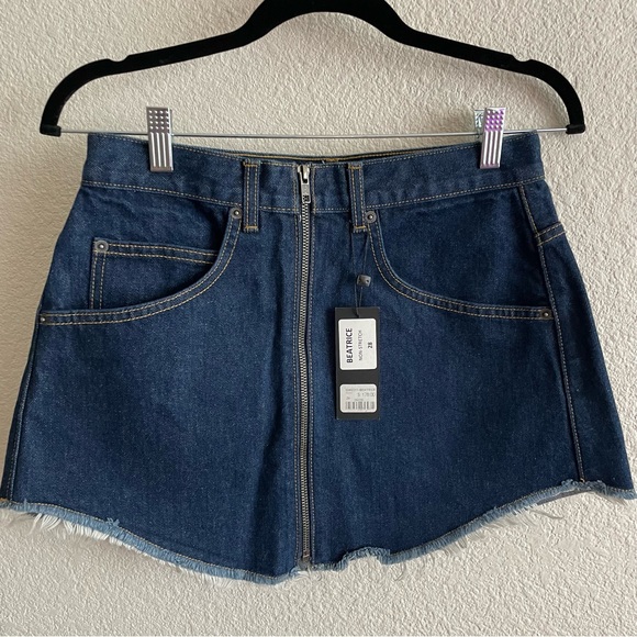 Carmar Dresses & Skirts - Carmar Los Angeles Beatrice Denim Zip Front Skirt, Size 28